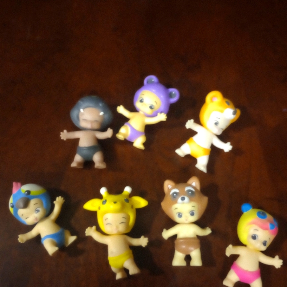Twozies Collectible Babies Figures Lot of 7